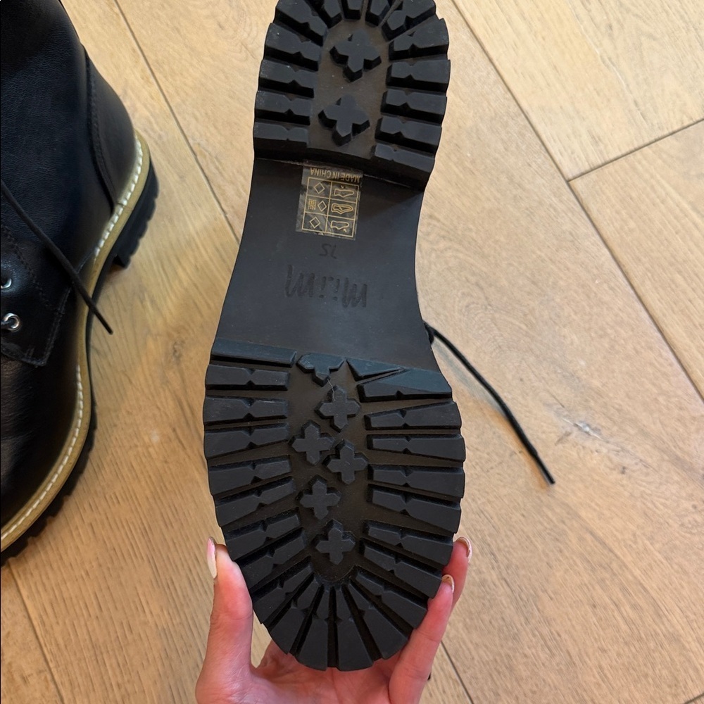 Women's Black Combat Boots - Picture 3 of 3